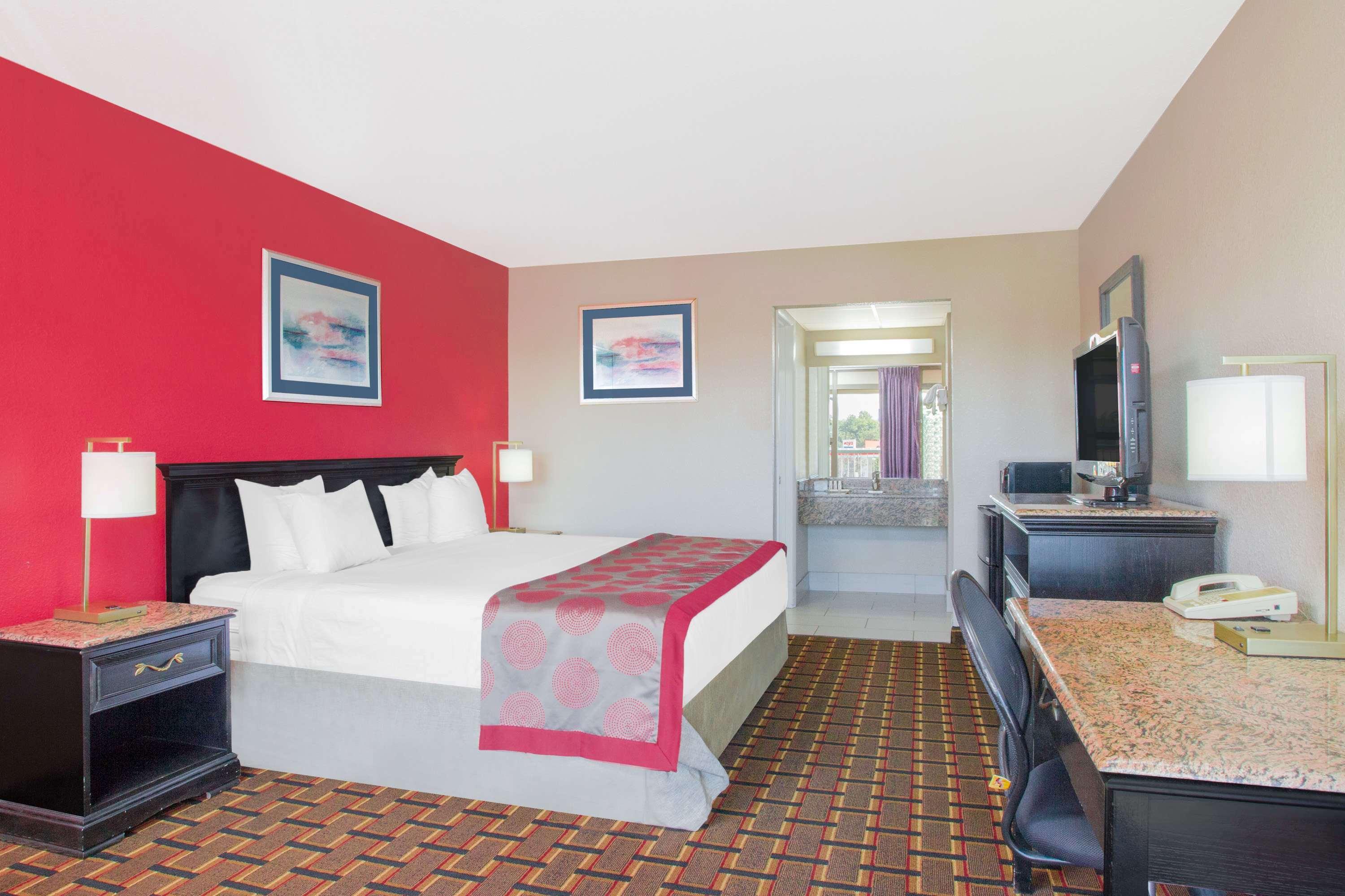 Ramada By Wyndham Edgewood Hotel & Conference Center מראה חיצוני תמונה