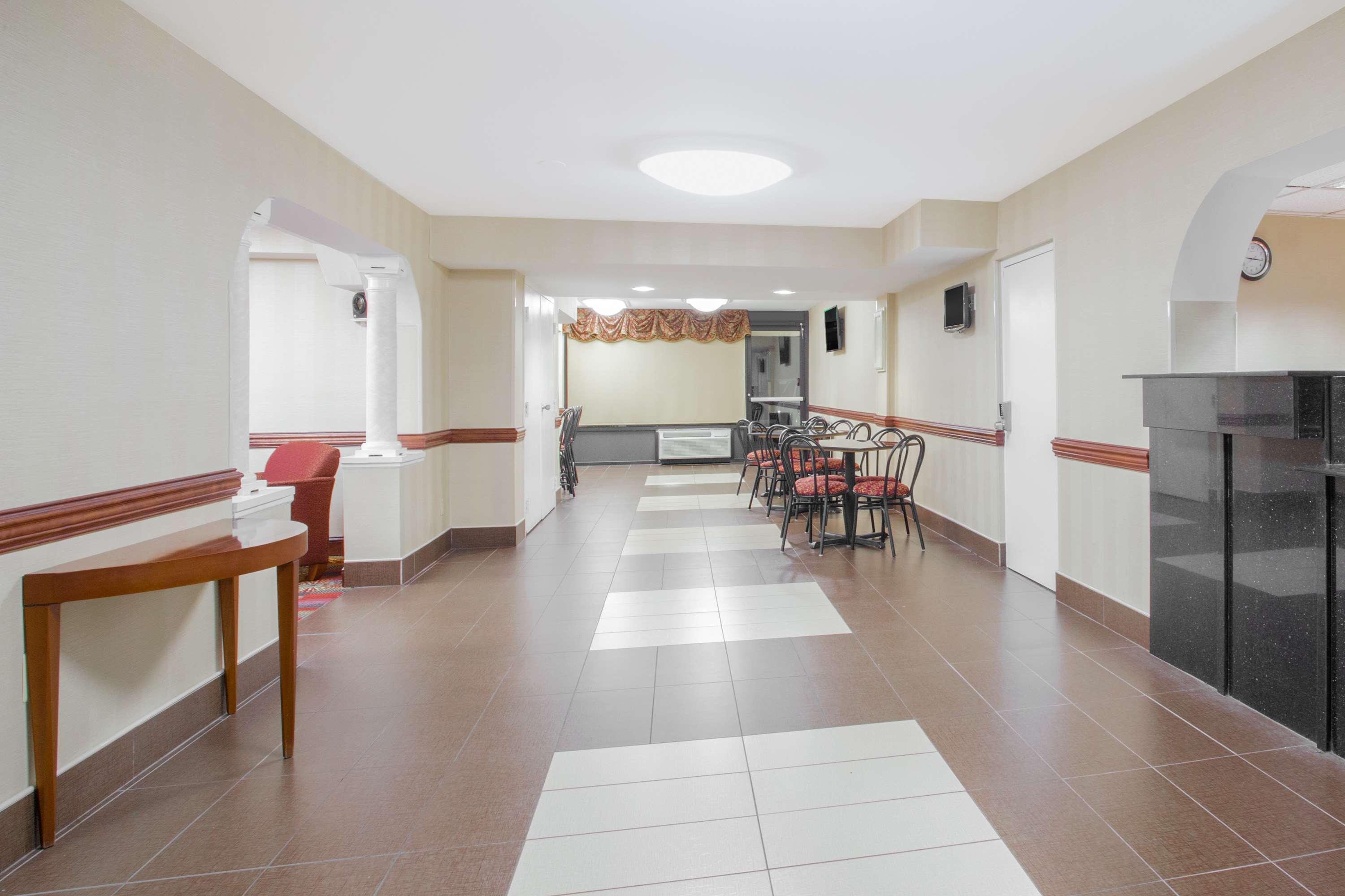 Ramada By Wyndham Edgewood Hotel & Conference Center מראה חיצוני תמונה