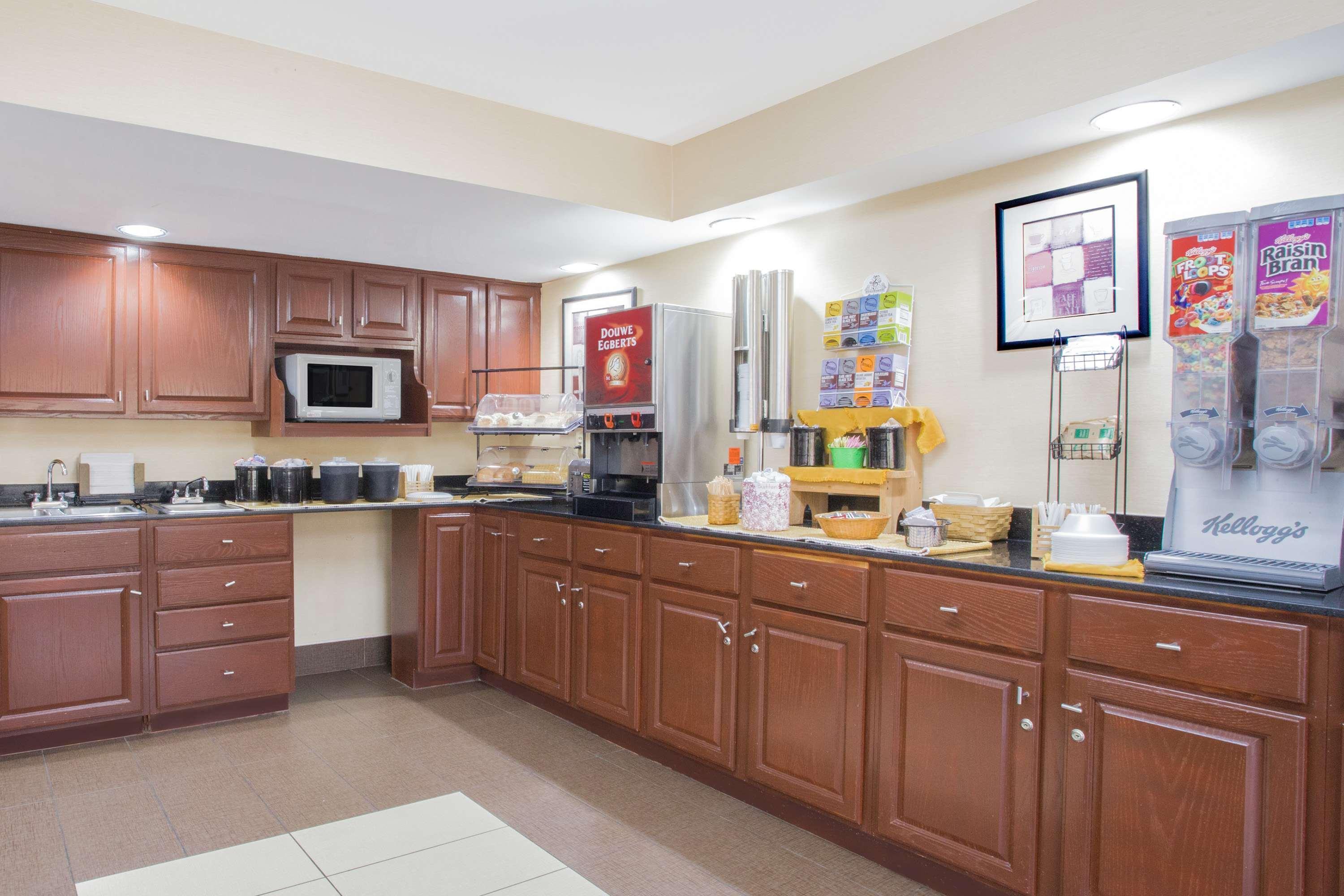 Ramada By Wyndham Edgewood Hotel & Conference Center מראה חיצוני תמונה