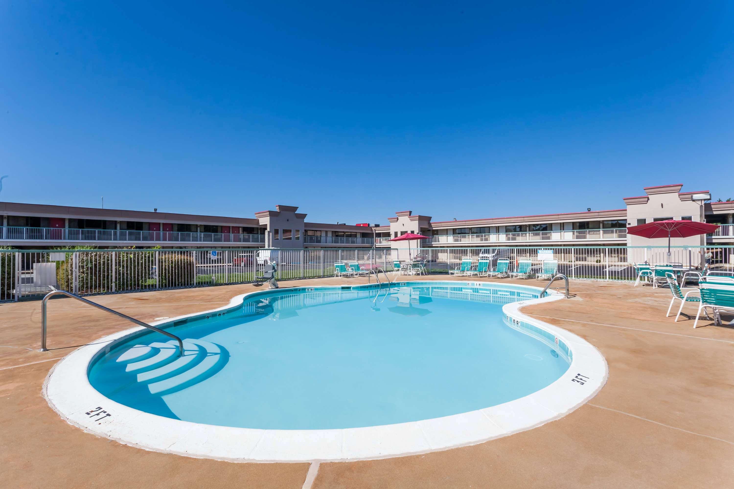 Ramada By Wyndham Edgewood Hotel & Conference Center מראה חיצוני תמונה