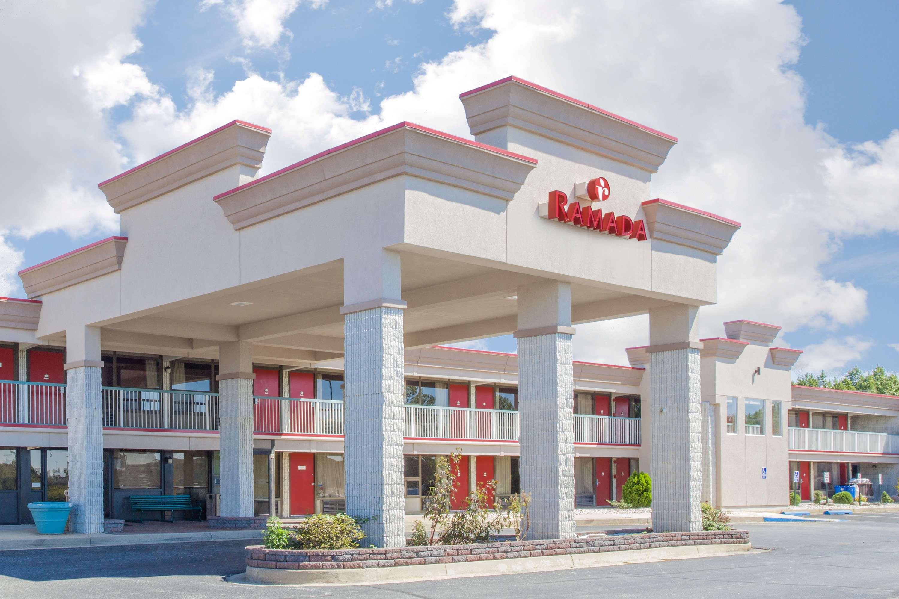 Ramada By Wyndham Edgewood Hotel & Conference Center מראה חיצוני תמונה