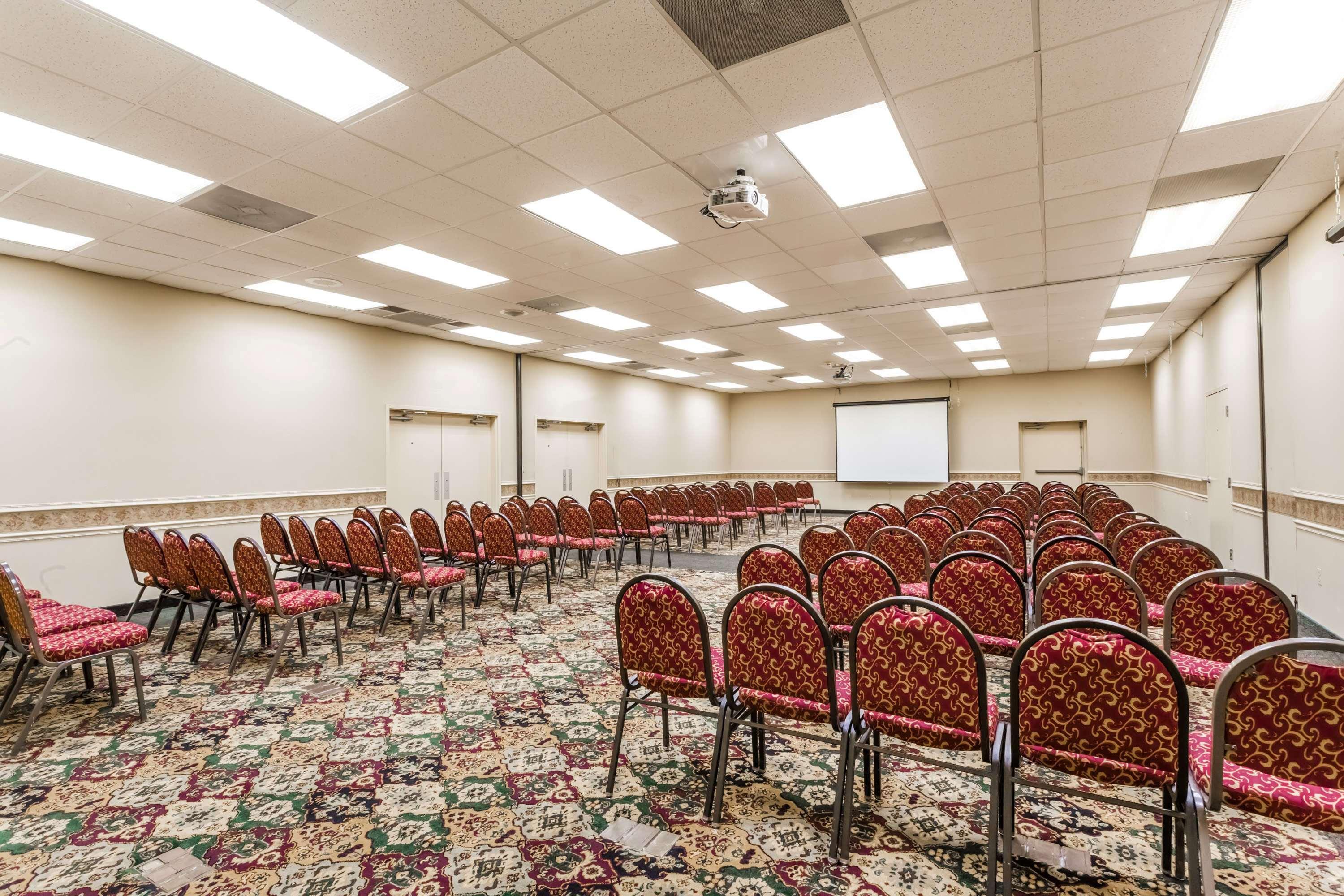 Ramada By Wyndham Edgewood Hotel & Conference Center מראה חיצוני תמונה