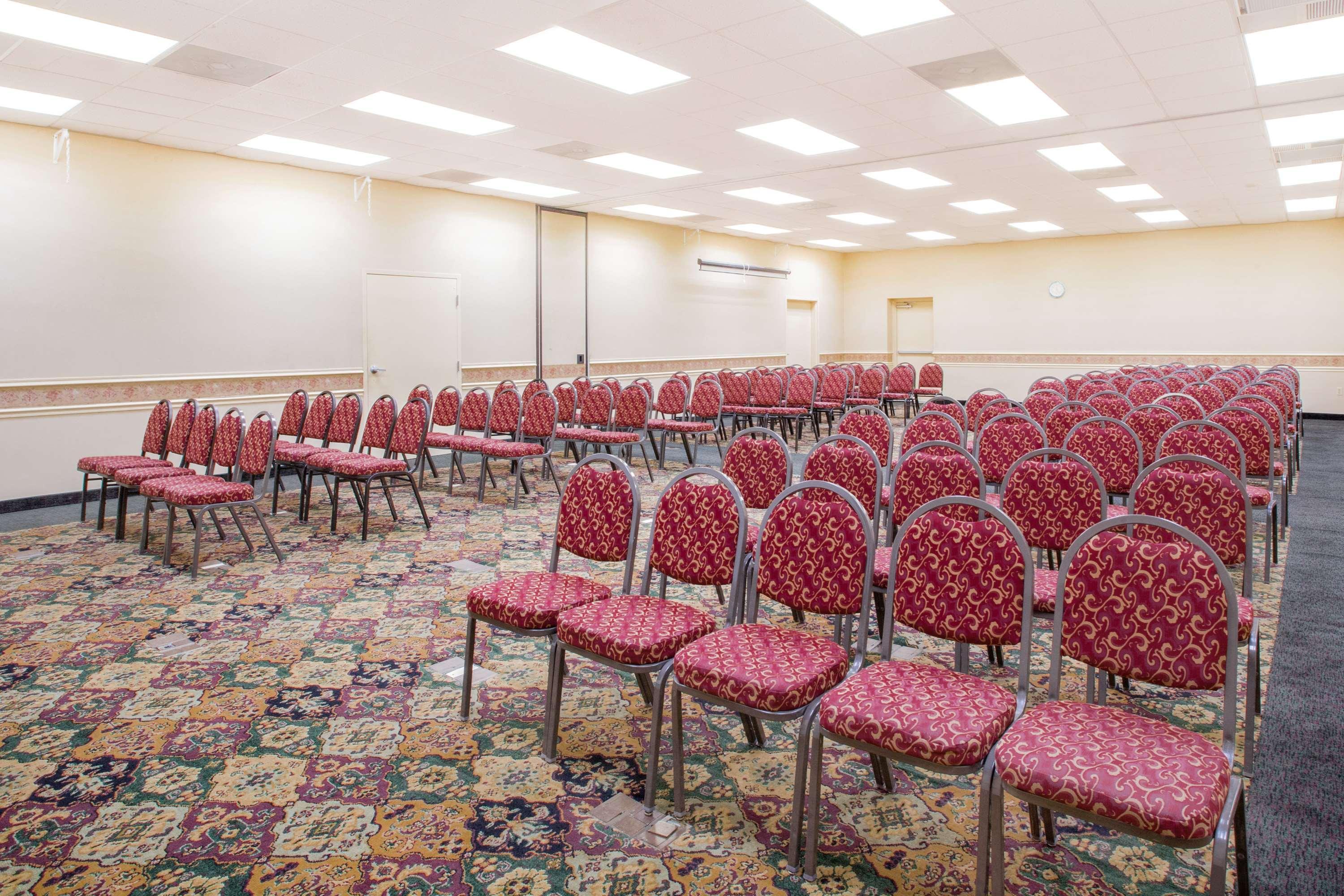 Ramada By Wyndham Edgewood Hotel & Conference Center מראה חיצוני תמונה