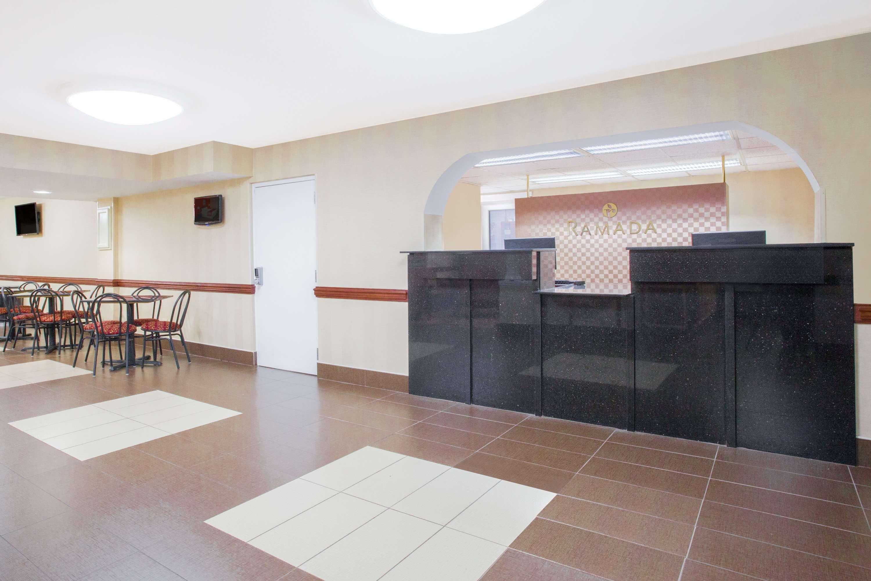 Ramada By Wyndham Edgewood Hotel & Conference Center מראה חיצוני תמונה